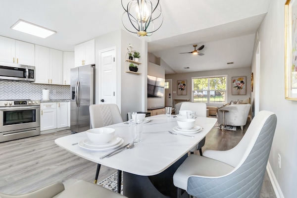 Open dining area perfect for meals or gathering together
