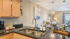 Nhà, nhiều giường (Costa Vista Townhouse #2) | Nội thất