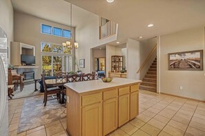 Interior - Pine & Par at Eagle Crest | Hot Tub | Golf (Redmond)