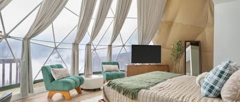 Desk, WiFi, bed sheets