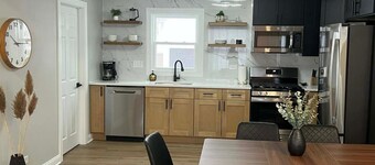 Modern 3BR Home Near Wheaton College & Cantigny