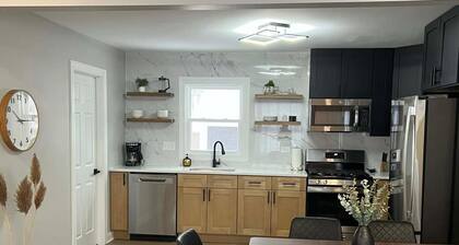 Modern 3BR Home Near Wheaton College & Cantigny