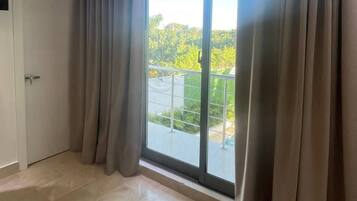 Apartment, 3 Bedrooms, Smoking | Interior