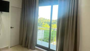 Apartment, 3 Bedrooms, Smoking | 3 bedrooms