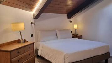 Egyptian cotton sheets, premium bedding, down duvets, pillow-top beds