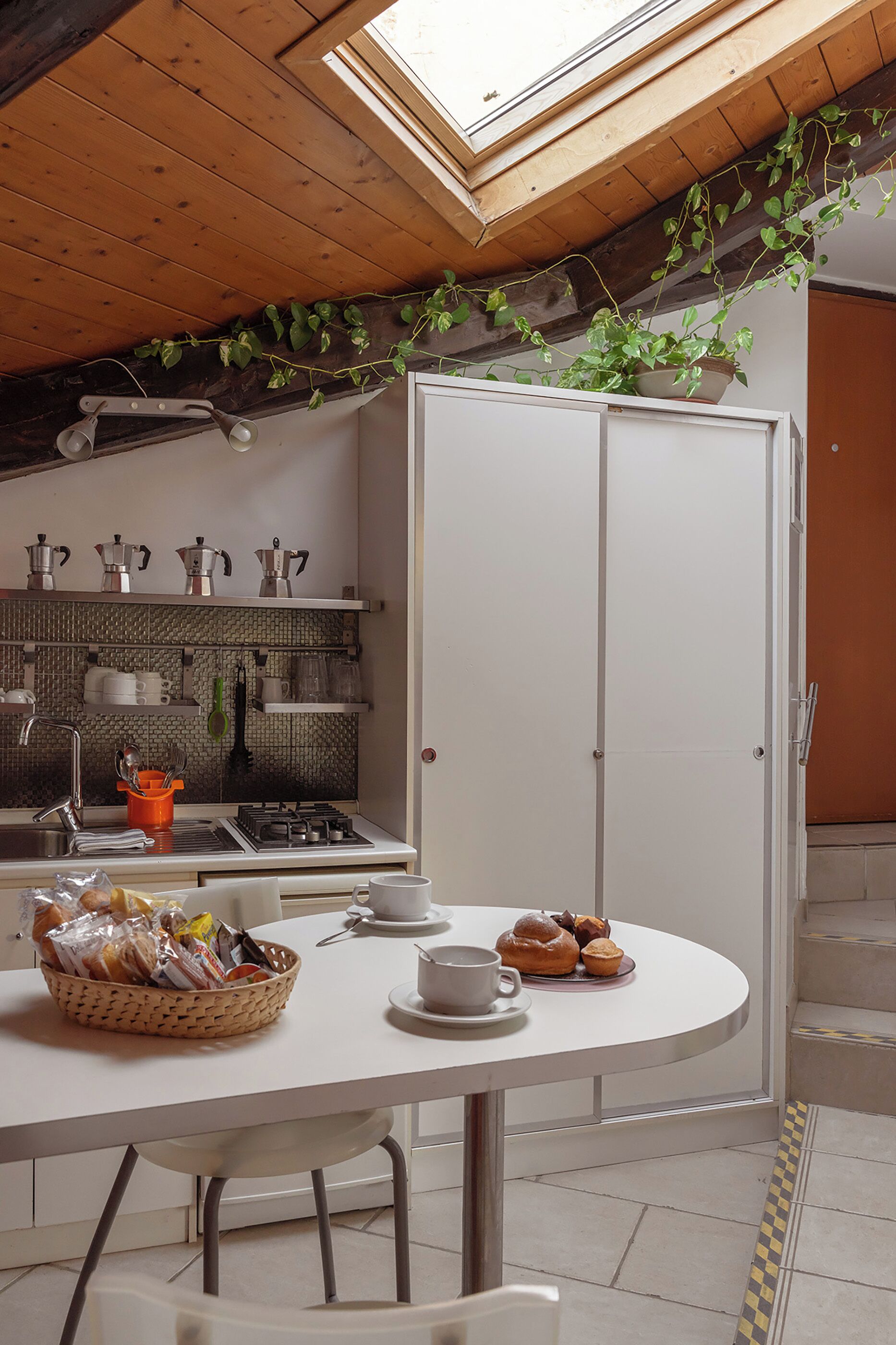 Espressomaschine, Wasserkocher mit Kaffee-/Teezubehör, Wasserkocher