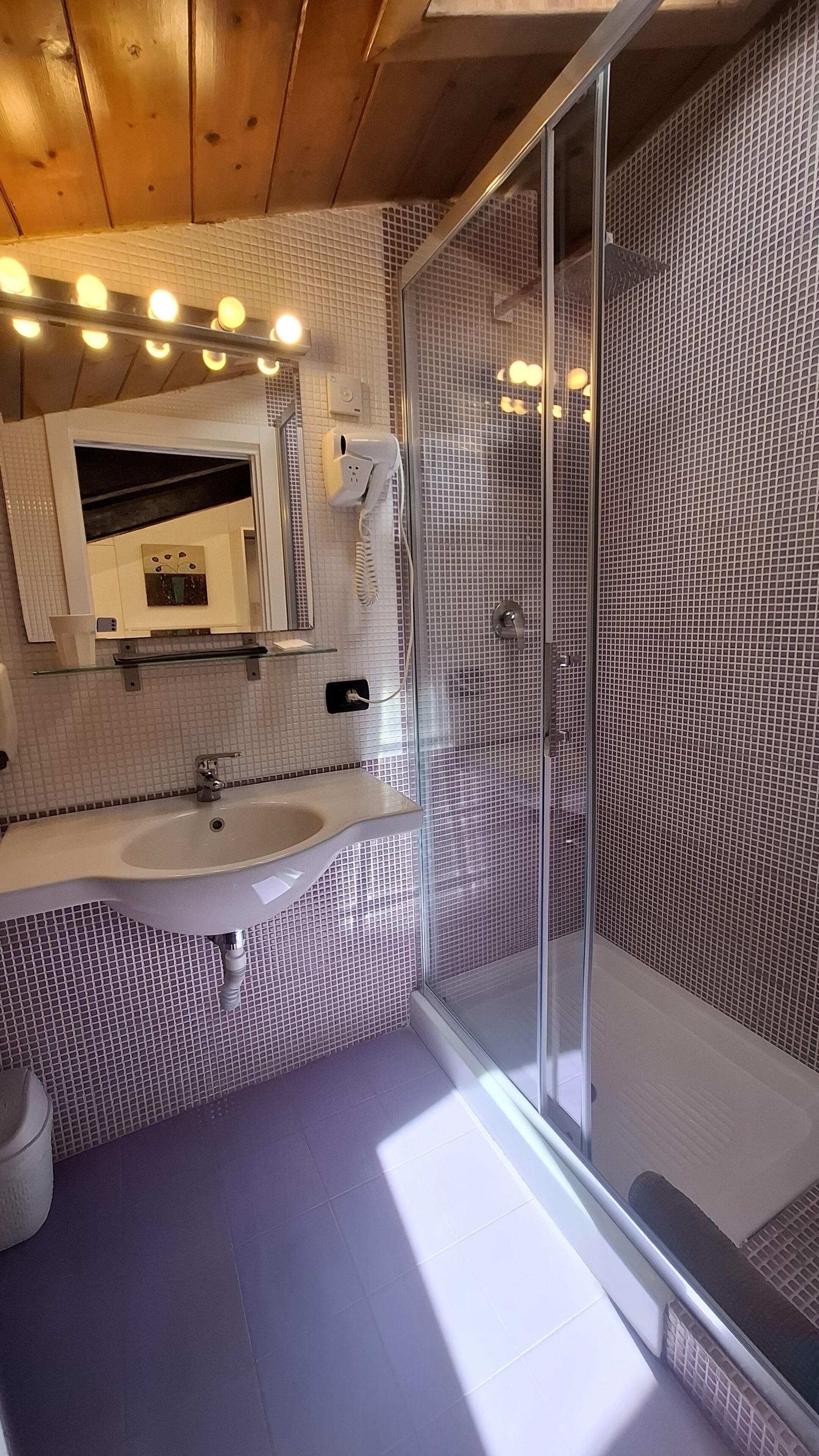 Family Triple Room | Bathroom | Shower, hair dryer, bidet, towels