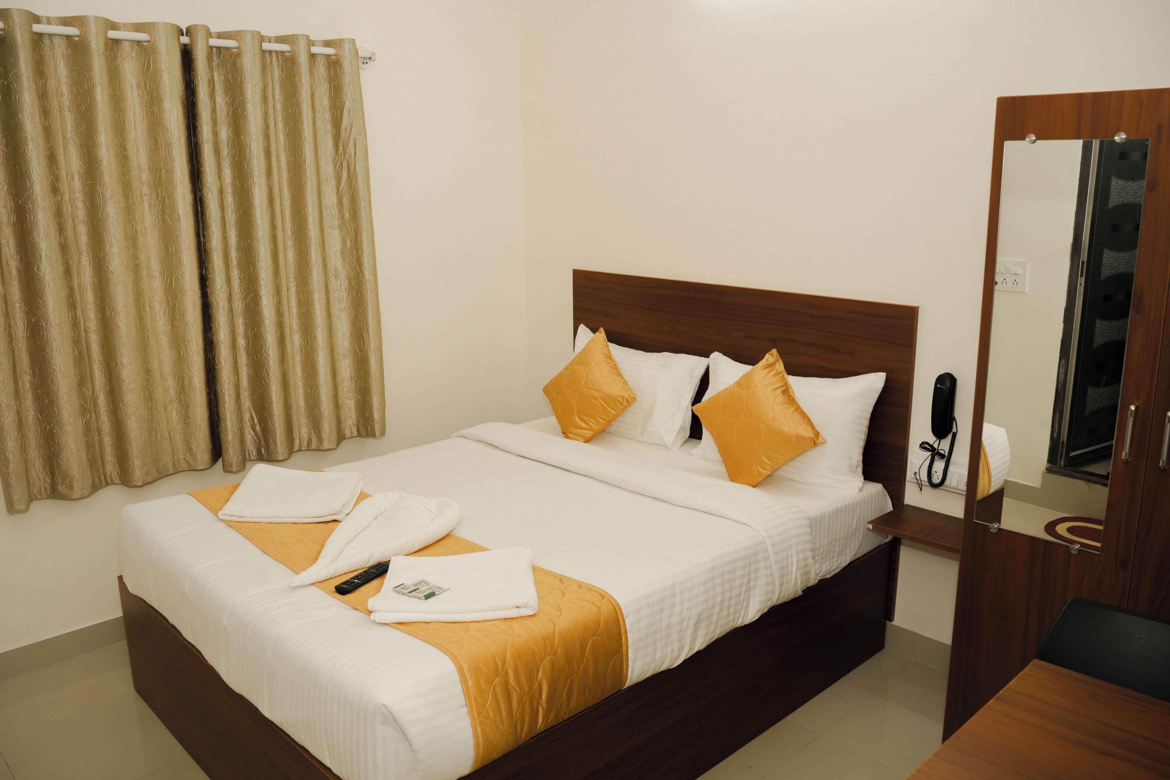 Een bureau, een laptopwerkplek, gratis wifi