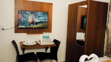 Kamar Deluks, AC | Meja kerja, ruang kerja ramah laptop, dan Wi-Fi gratis