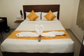 Desk, laptop workspace, free WiFi - SPIRIT INN SUITES (Bengaluru)