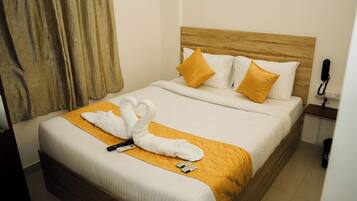 Deluxe-huone, ilmastointi | Työpöytä, kannettavalle tietokoneelle sopiva työtila, ilmainen Wi-Fi