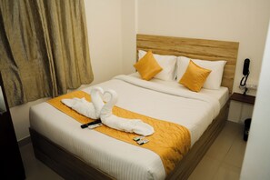 Desk, laptop workspace, free WiFi - SPIRIT INN SUITES (Bengaluru)