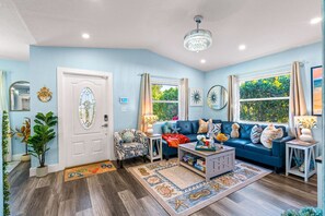 TV - Tiki Hut, Htd Pool, Bar & Putting Greens Near Ave (Delray Beach)