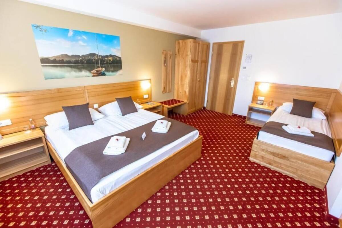 Triple Room | In-room safe, desk, laptop workspace, iron/ironing board