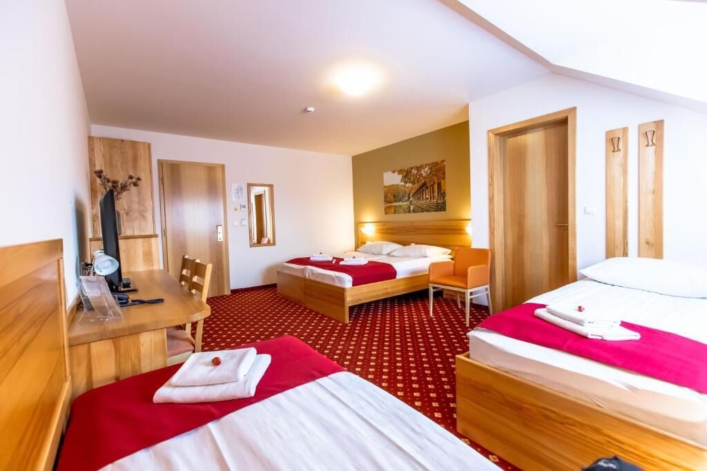 Quadruple Room | In-room safe, desk, laptop workspace, iron/ironing board