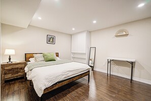 2 多间卧室、办公桌、熨斗/熨衣板、免费 WiFi