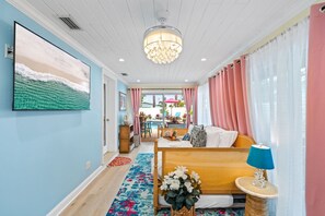 Interior - Heated Pool, Putt-Putt, Billiards, Ping Pong, Bar (Lighthouse Point)