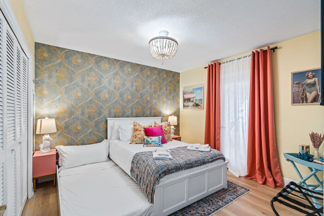 デスク、アイロン / アイロン台、旅行用ベビーベッド、WiFi