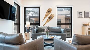 Condo, Balcony, Mountain View | Living area