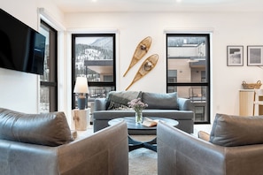 شقة - بشرفة - منظر للجبل | منطقة المعيشة