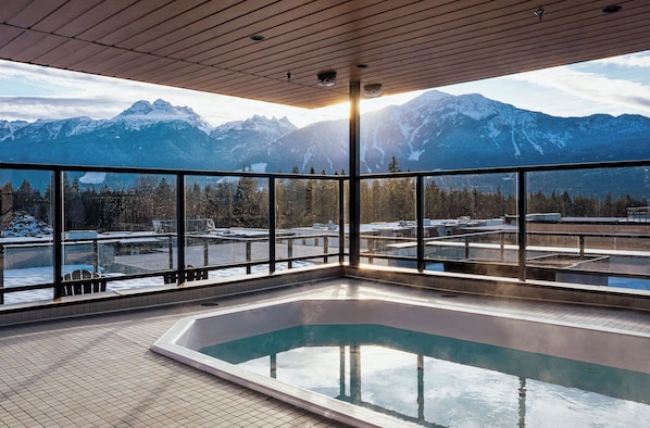 مغطس سبا خارجي