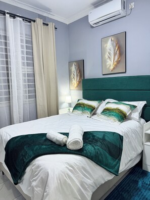 3 bedrooms, iron/ironing board, WiFi, bed sheets