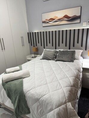3 bedrooms, iron/ironing board, WiFi, bed sheets