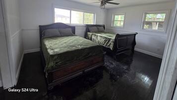 3 makuuhuonetta, silitysrauta/-lauta, internet, vuodevaatteet