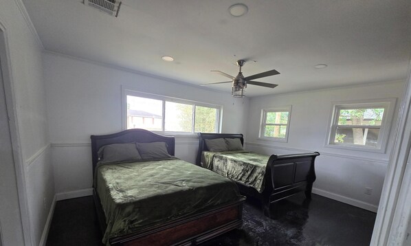 3 chambres, fer et planche à repasser, accès Internet, draps fournis