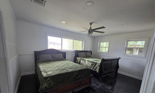 Peaceful 3-bedroom house with AC in charming Jennings