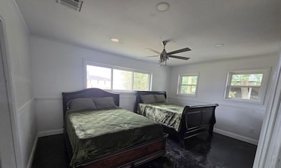 Peaceful 3-bedroom house with AC in charming Jennings