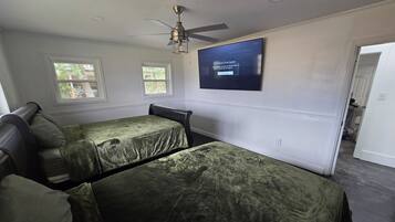 3 makuuhuonetta, silitysrauta/-lauta, internet, vuodevaatteet