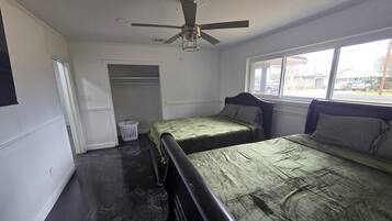 3 makuuhuonetta, silitysrauta/-lauta, internet, vuodevaatteet