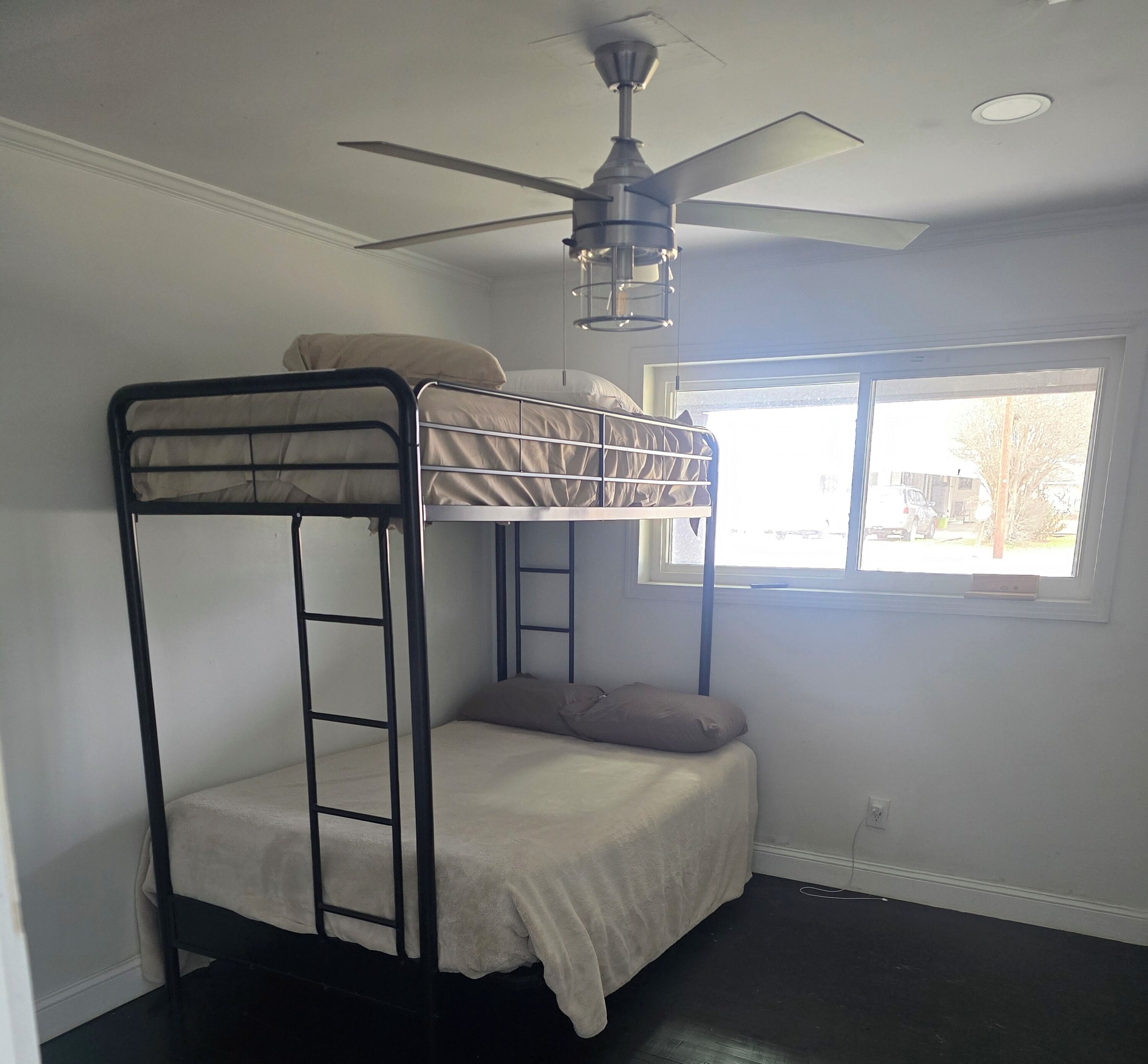 3 makuuhuonetta, silitysrauta/-lauta, internet, vuodevaatteet