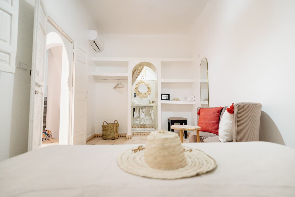 Deluxe Apartment | In-room safe, iron/ironing board, free WiFi