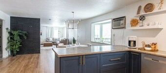 4BR I Gameroom, Queen x4, Kitchens x2, Pac n' play