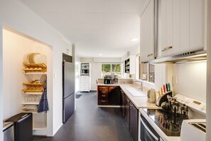 Kühlschrank, Mikrowelle, Geschirrspüler