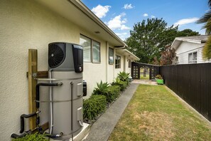 Property grounds - Central Ease - Napier Holiday Home (Napier)