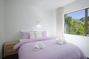 2 bedrooms, iron/ironing board, WiFi, bed sheets