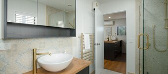 The Bach - Kaikoura Holiday Home
