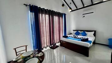 1 dormitorio, tabla de planchar con plancha, wifi y ropa de cama