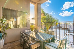 屋外ダイニングエリア