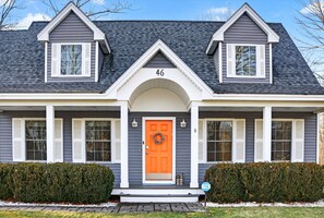 Exterior detail - 2 min walk to BEACH! 4 Bdrm/outdoor shower (Kennebunkport)