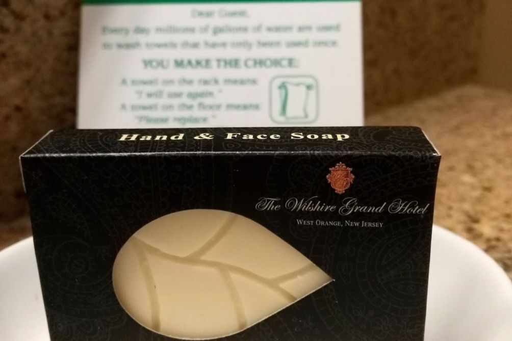 Eine Seife für Hände und Gesicht aus dem The Wilshire Grand Hotel in West Orange, New Jersey.