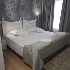 Superior Double Room | Free WiFi - Hotel Mantra (Arad)