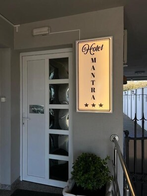 Exterior detail - Hotel Mantra (Arad)