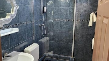 Superior Double Room | Bathroom
