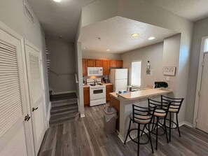 Fridge, microwave, oven, stovetop - 4 Bedroom 3 Bathroom Villas At Seven Dwarfs 24-101 (Kissimmee)