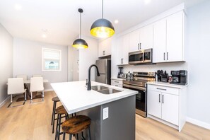 Micro-ondas, fogão, cooktop, lava-louças