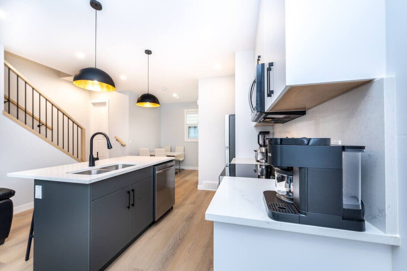 Coffee/tea maker, microwave, oven, stovetop